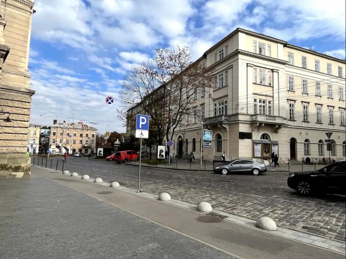 Sweet Home Near Opera House Лвив Екстериор снимка